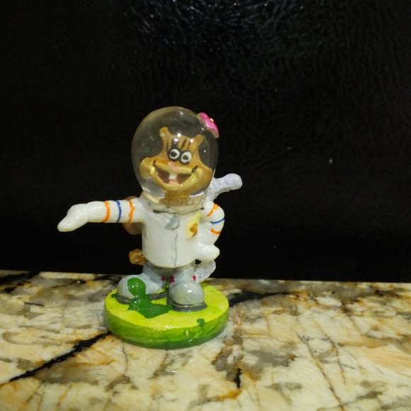 Penn-Plax Spongebob Squarepants Bikini Bottom 7-Piece Aquarium Ornament Set - Picture 8 of 9